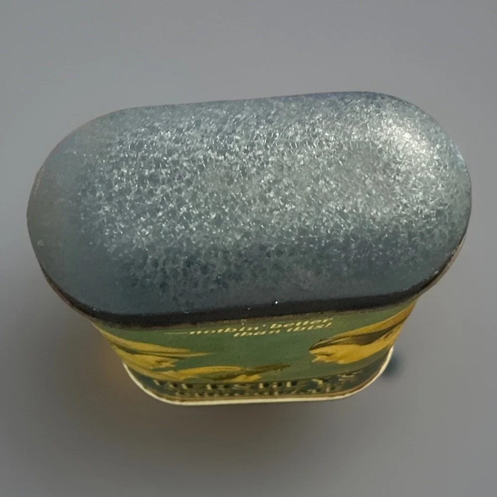 VTG 1984 Hershey's Almond Sweet Milk Chocolate Collectible Candy‎ Tin